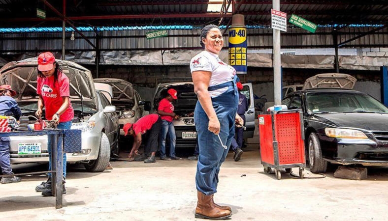 Nigeria's First Female Mechanic is Empowering Other Women to be Independent Nigeria's First Female Mechanic is Empowering Other Women to be Independent