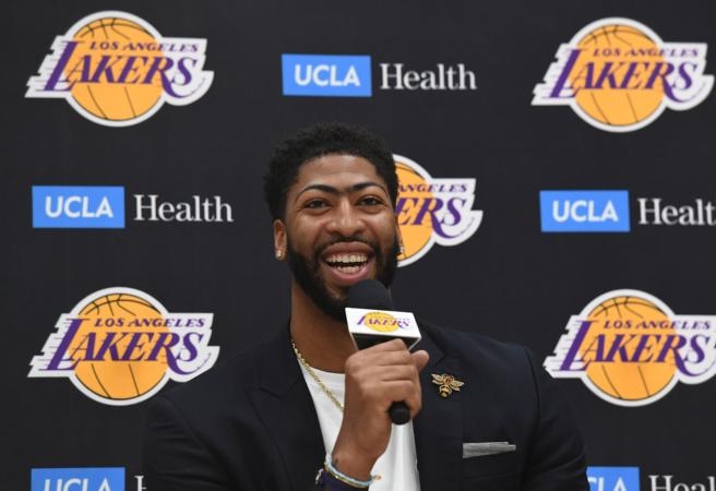 Lakers' Anthony Davis and First Entertainment Credit Union Join Forces for Financial Literacy Lakers' Anthony Davis and First Entertainment Credit Union Join Forces for Financial Literacy
